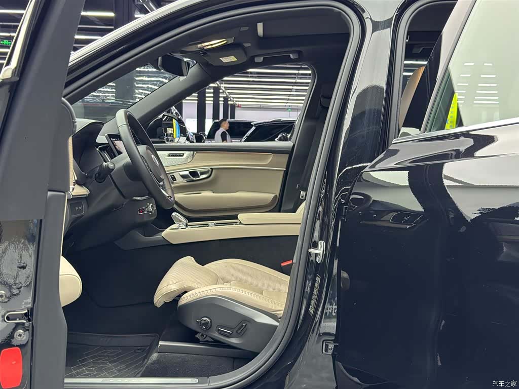 Volvo XC90, 2025 6