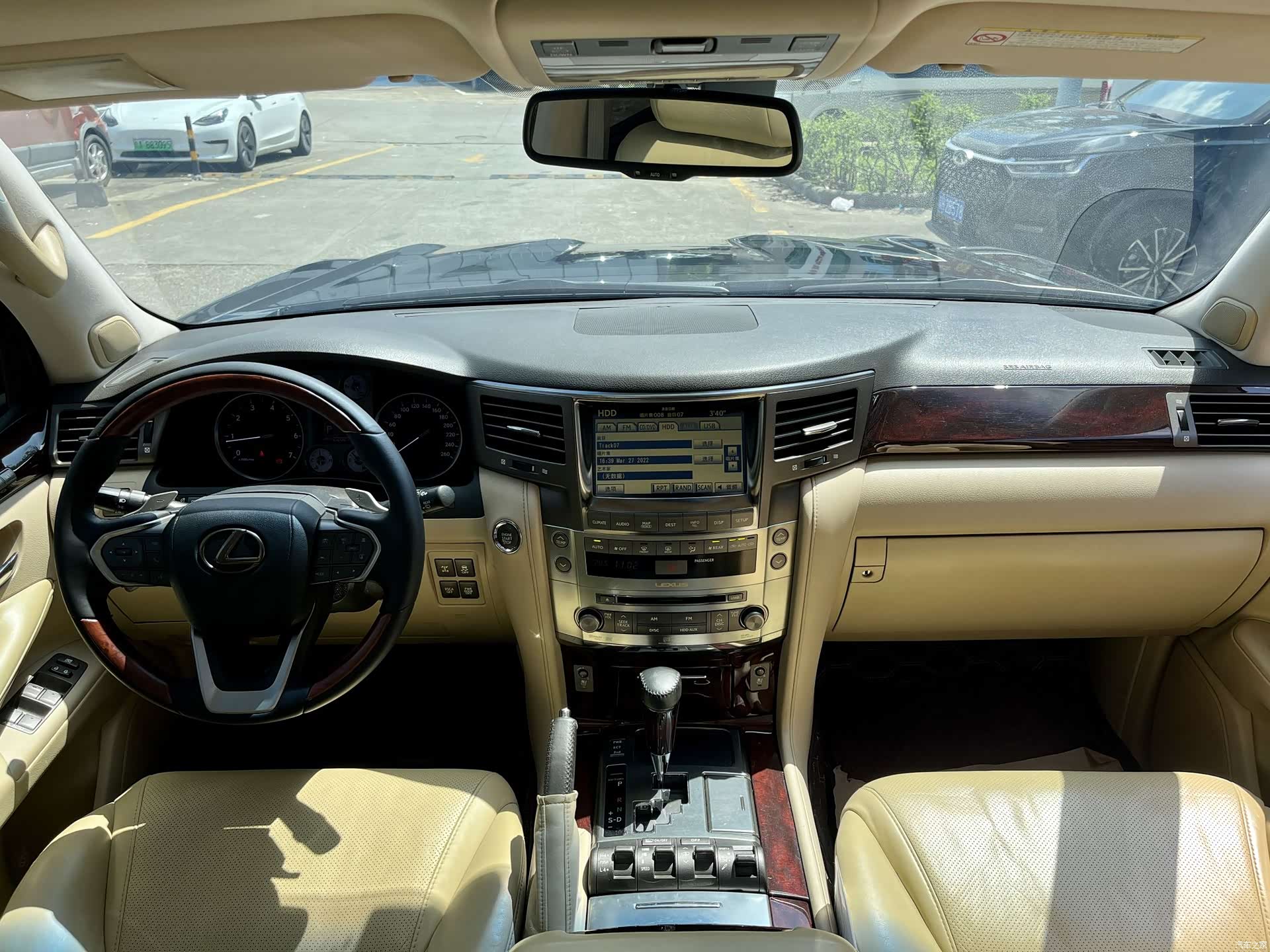Lexus LX, 2011 10
