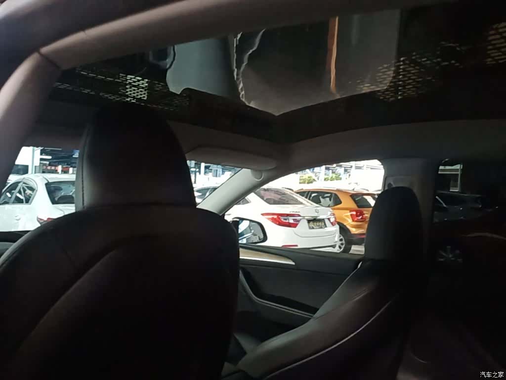Tesla Model Y, 2023 18