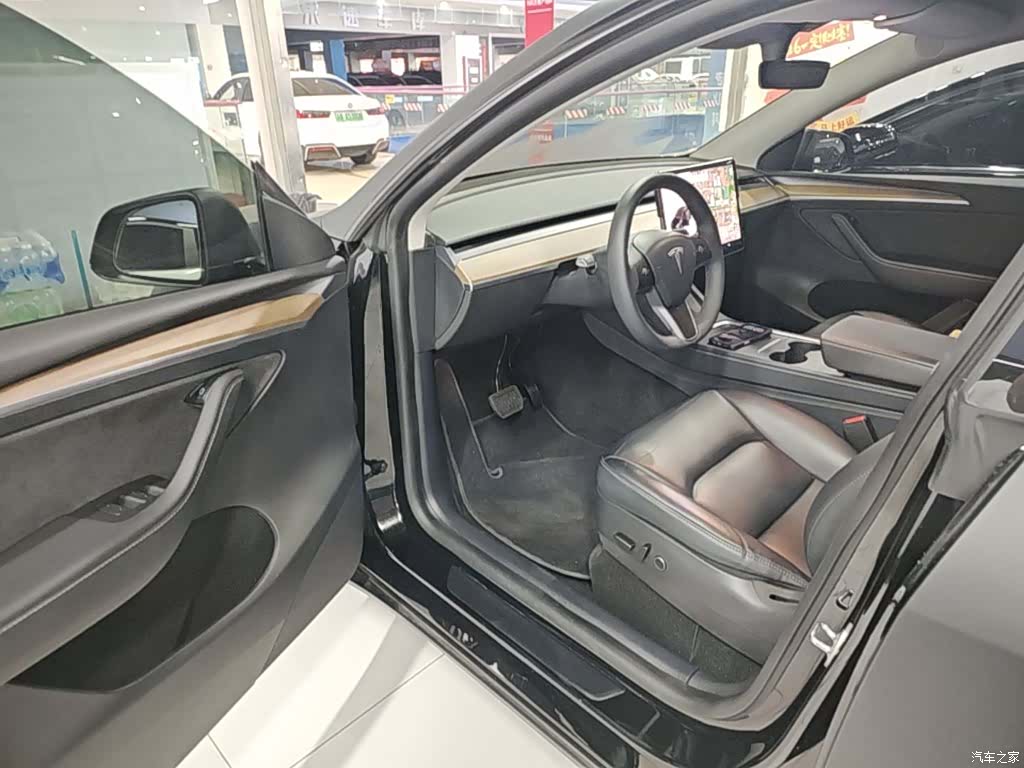 Tesla Model Y, 2021 12