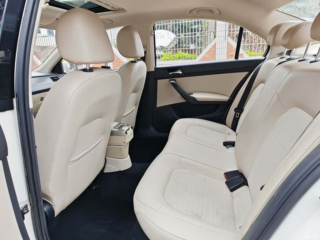 Skoda Rapid, 2016 12