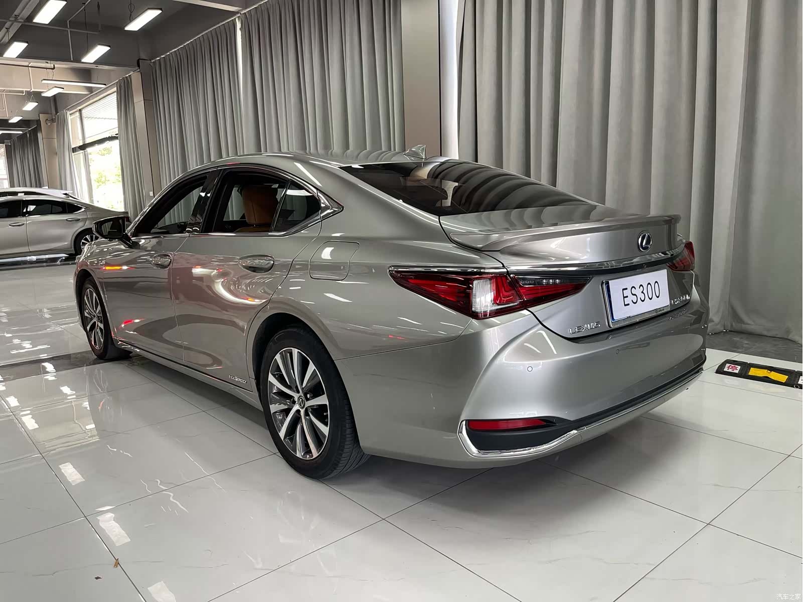 Lexus ES, 2019 9