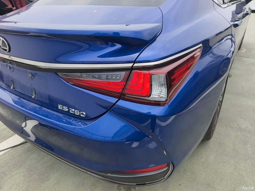 Lexus ES, 2019 8