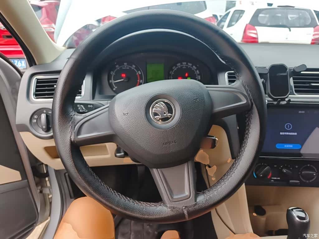 Skoda Rapid, 2017 11
