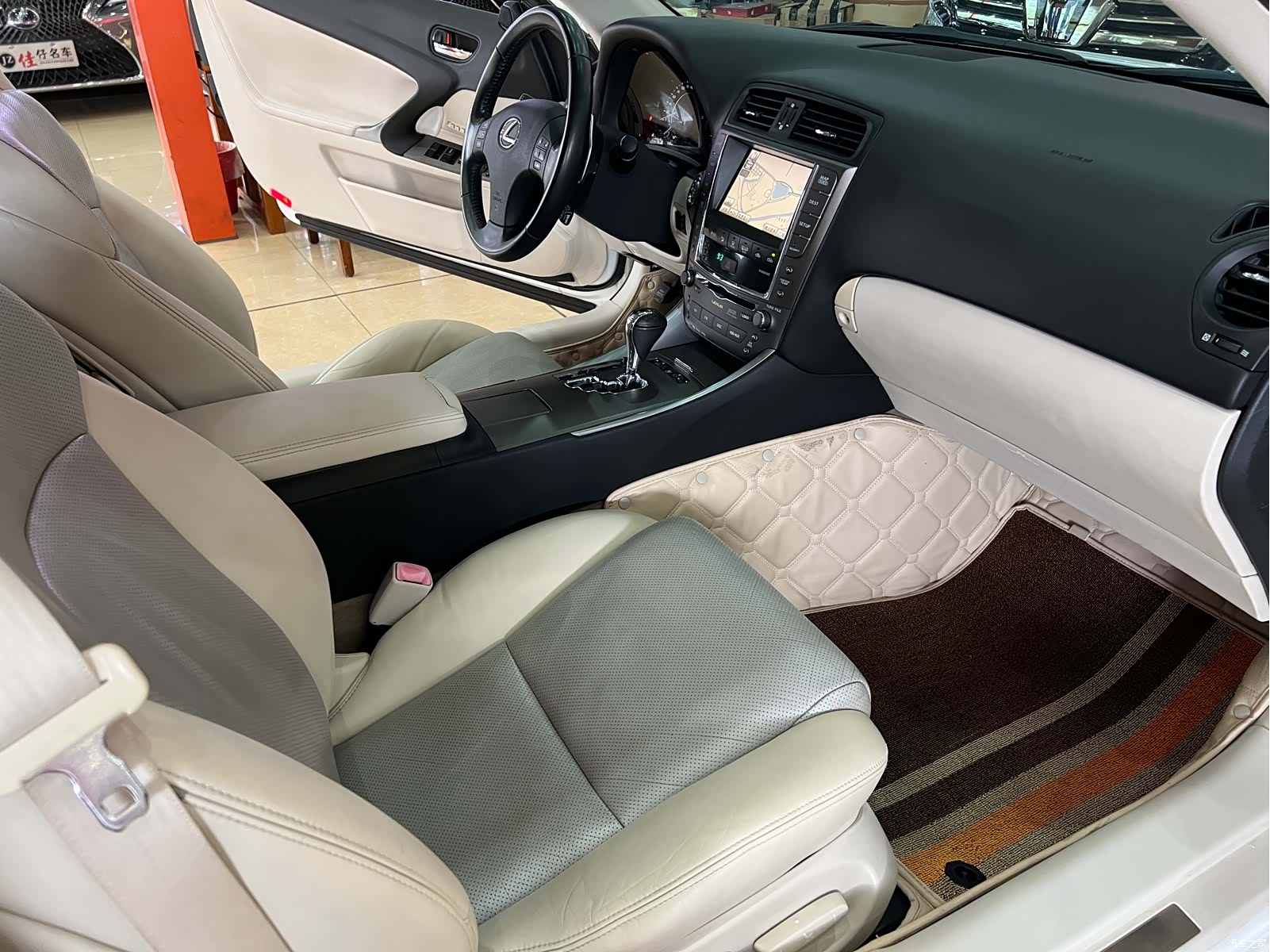 Lexus IS, 2010 10