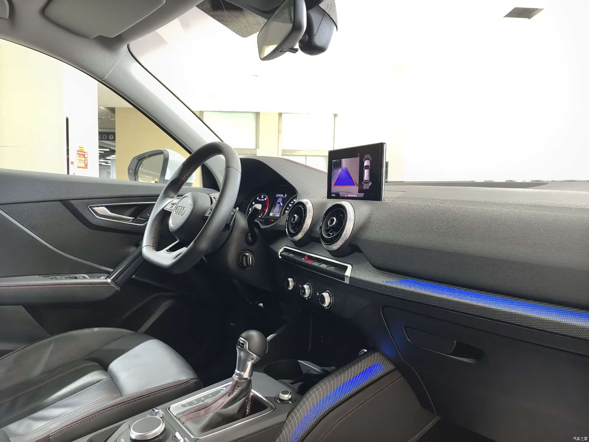 Audi Q2L, 2023 13