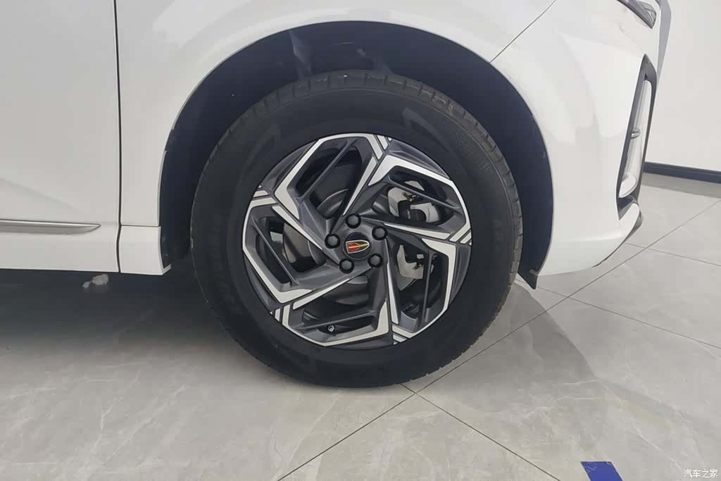 Hongqi HS3, 2024 6