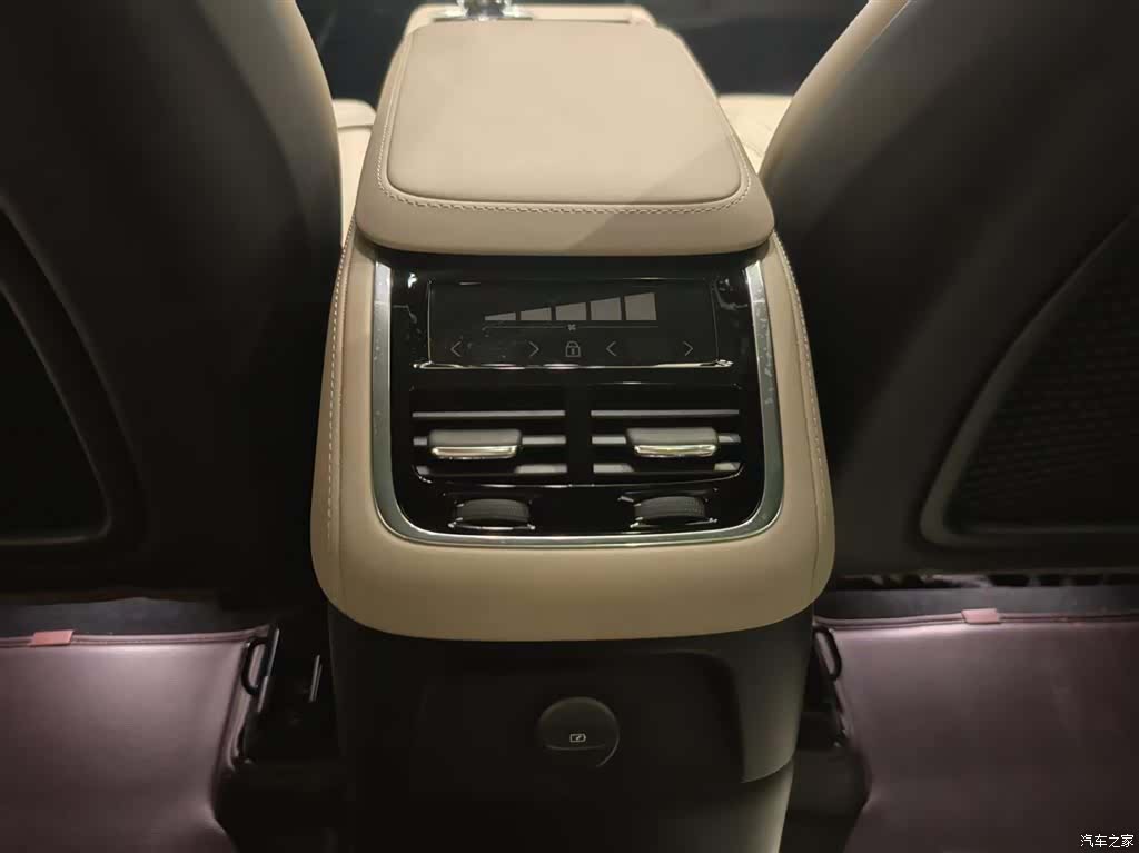 Volvo XC90, 2025 15