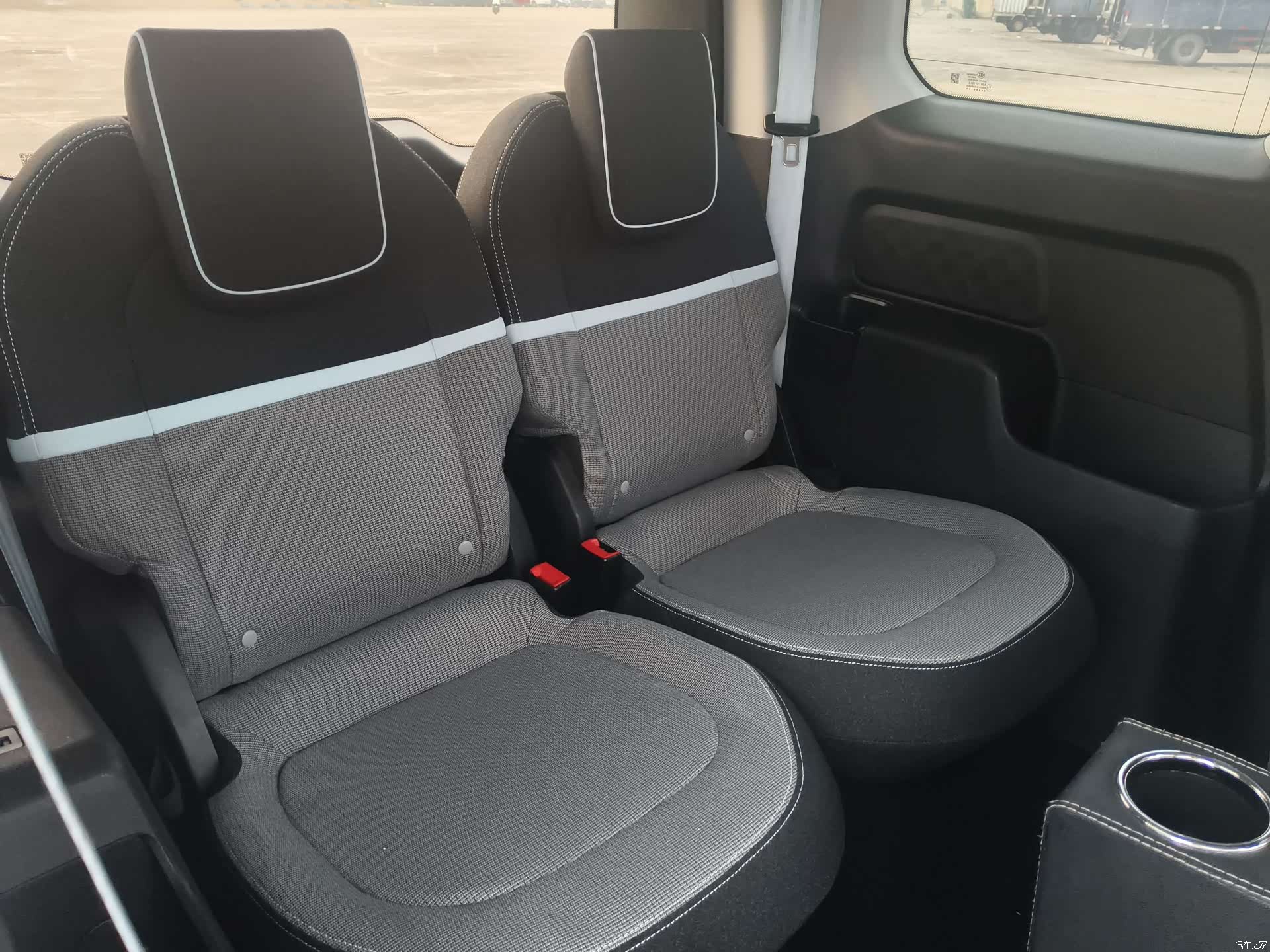 Wuling E300, 2021 11