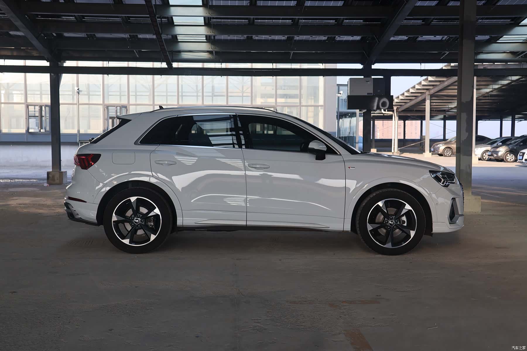 Audi Q3, 2023 4