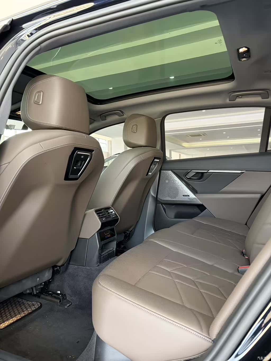 BMW 5 Series, 2025 14