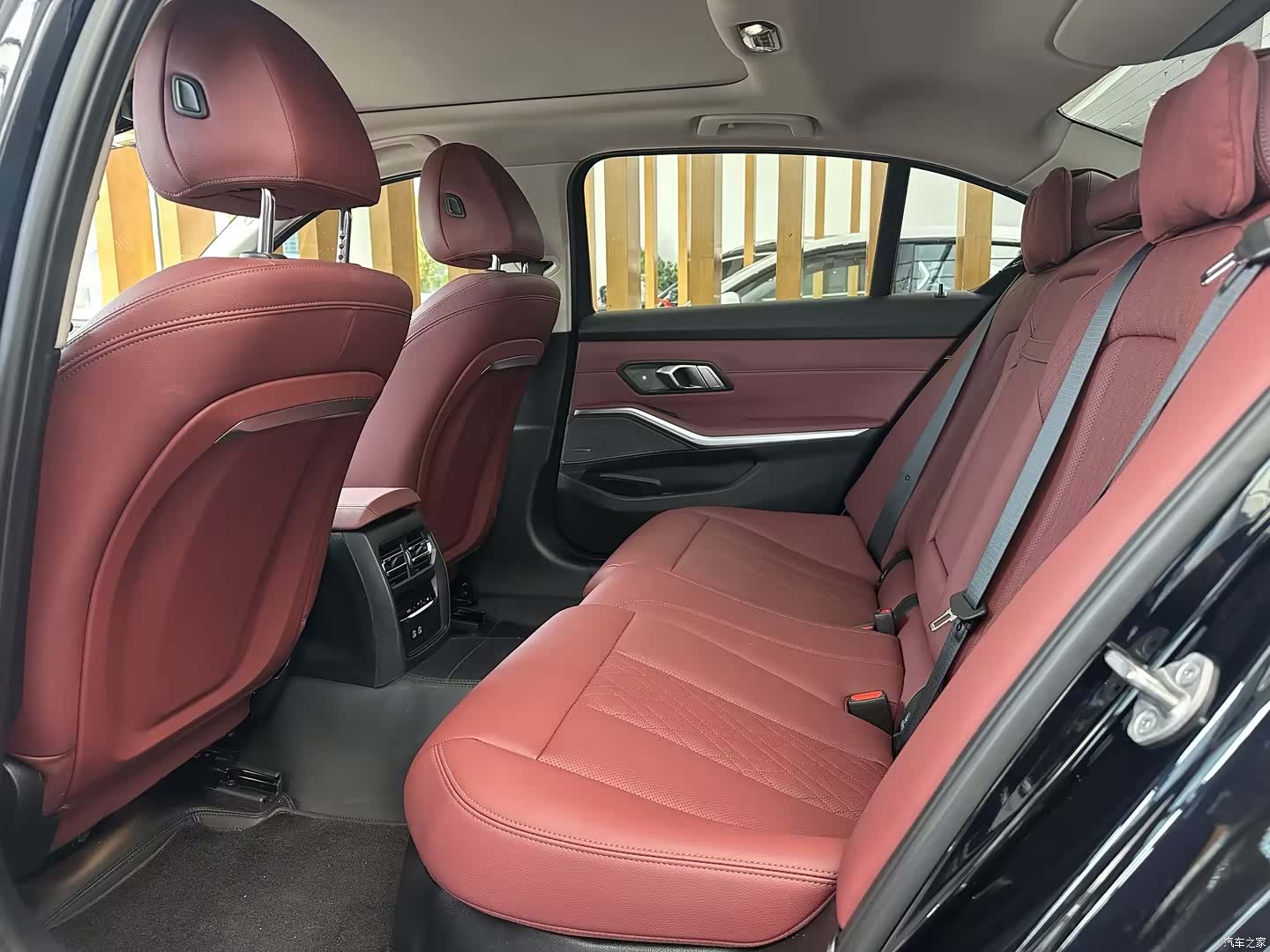 BMW 3 Series, 2025 7
