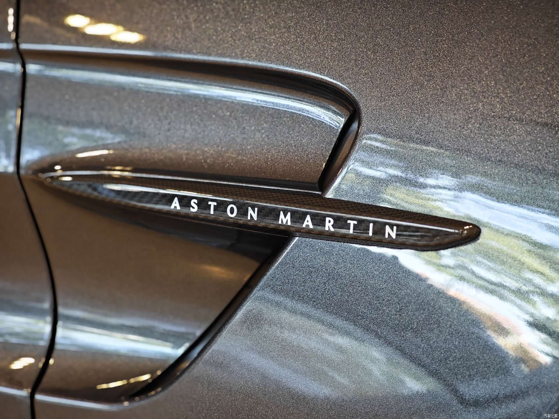 Aston Martin Vantage, 2024 все фото