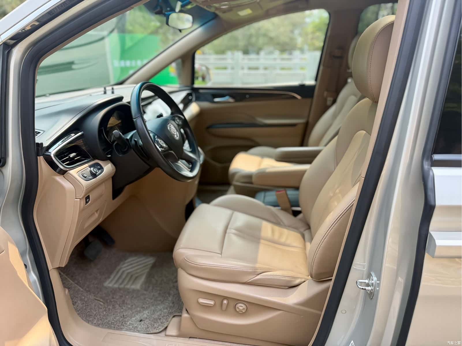 Buick GL8, 2020 4