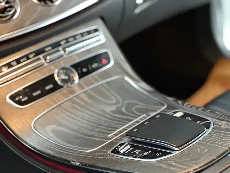 Mercedes-Benz CLS Mercedes-Benz CLS