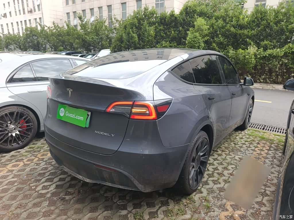 Tesla Model Y, 2021 все фото