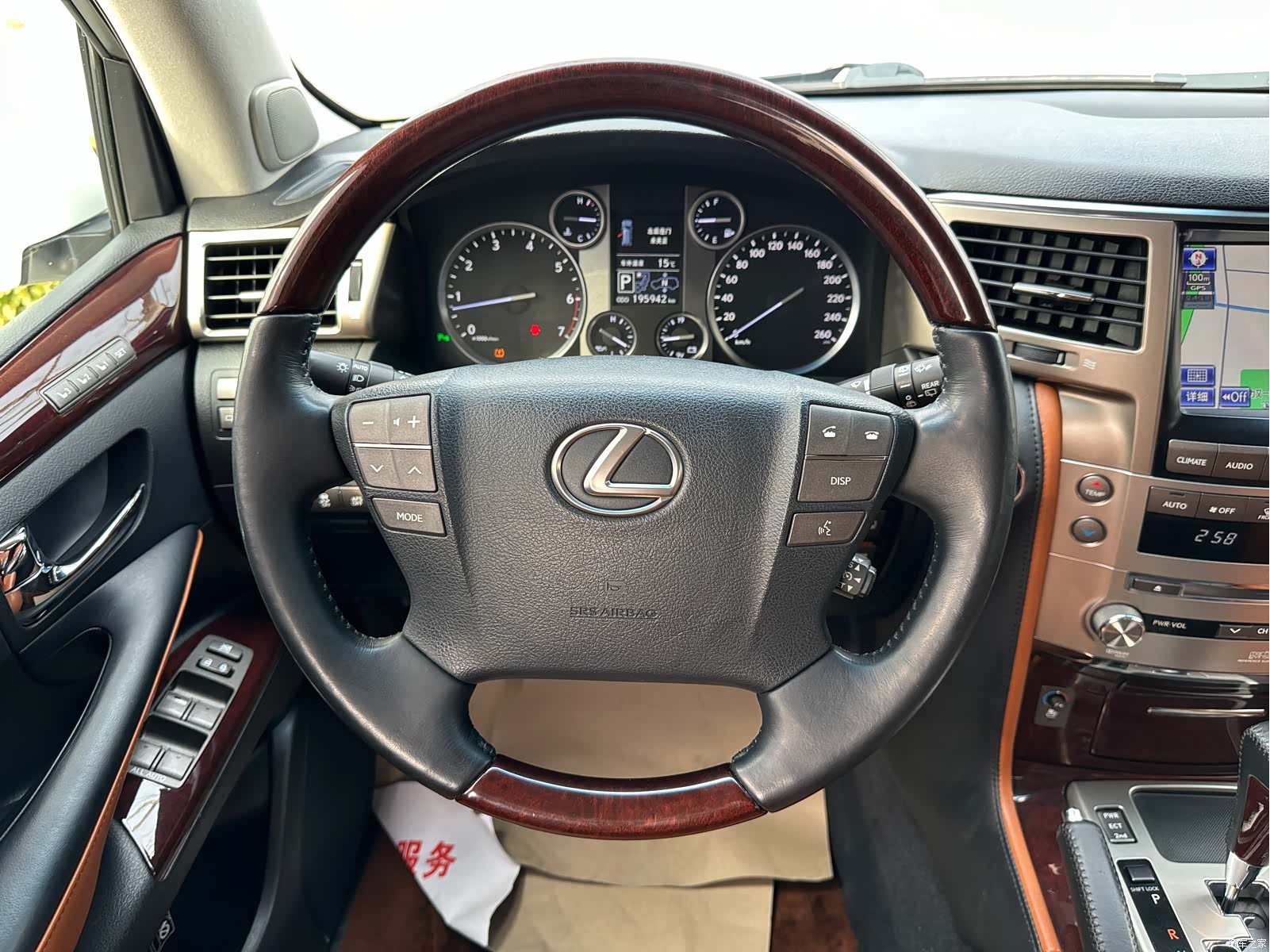 Lexus LX, 2014 14