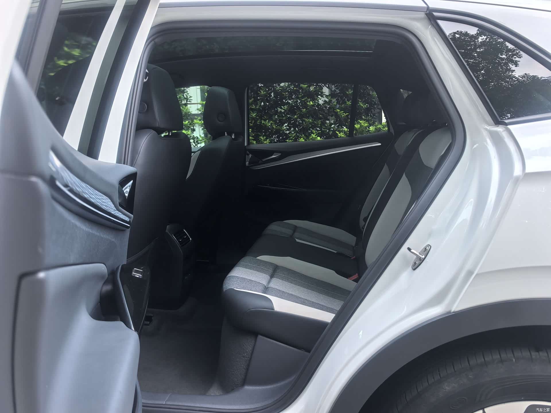 Volkswagen ID.4, 2023 12