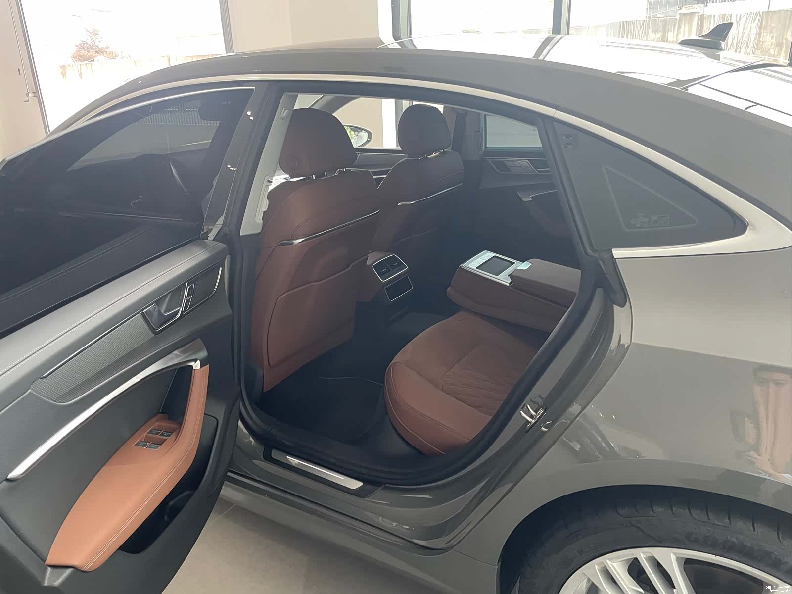 Audi A7L, 2024 6
