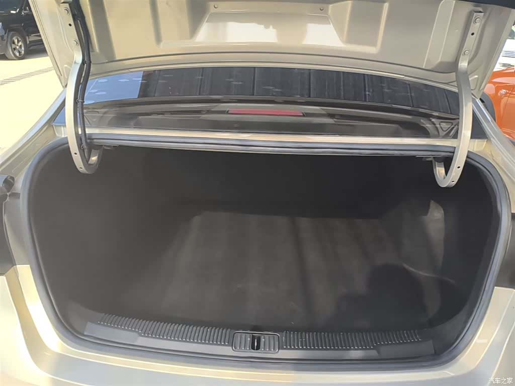 Roewe i5, 2021 19