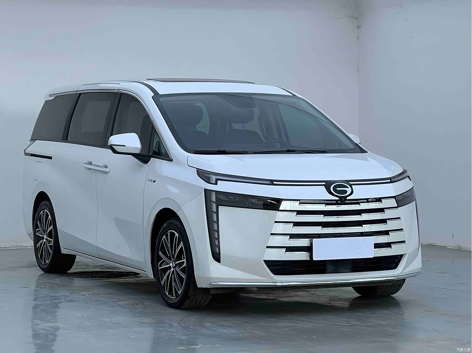 Trumpchi E8, 2025 3