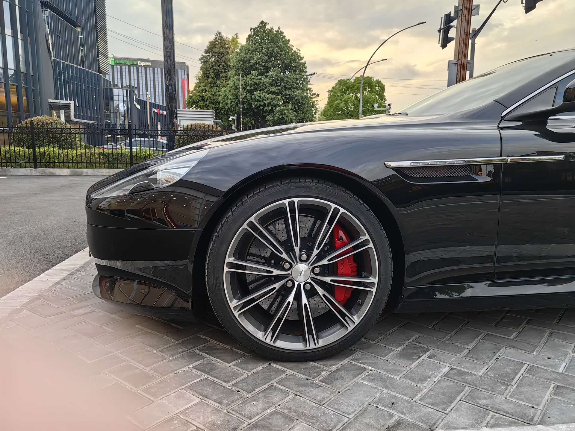 Aston Martin DB9, 2014 11