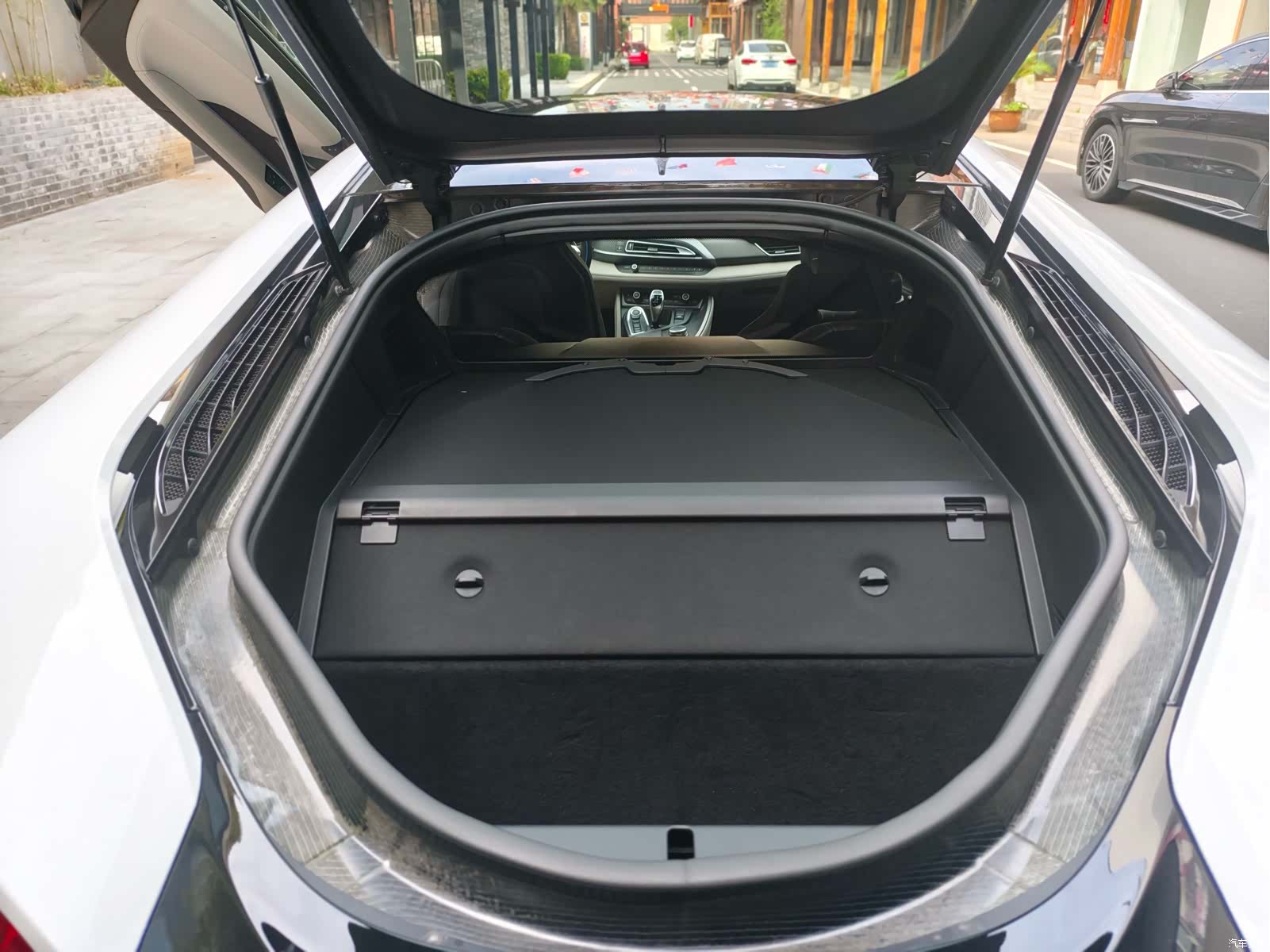 BMW i8, 2017 32