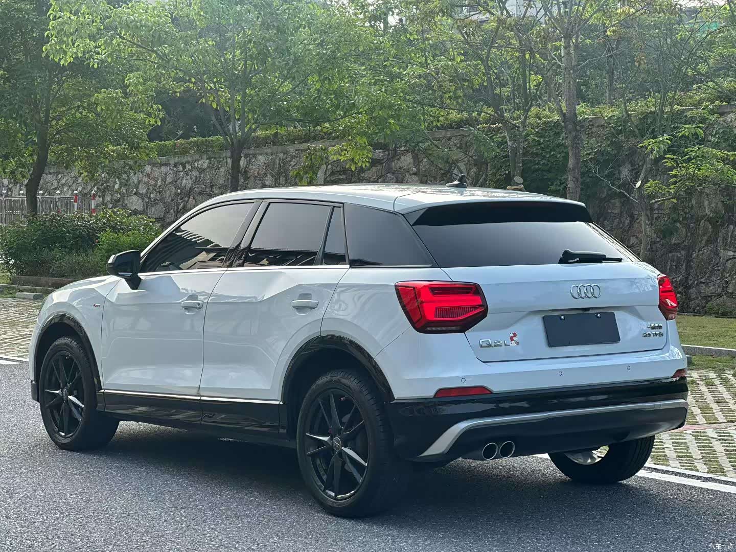 Audi Q2L, 2020 9