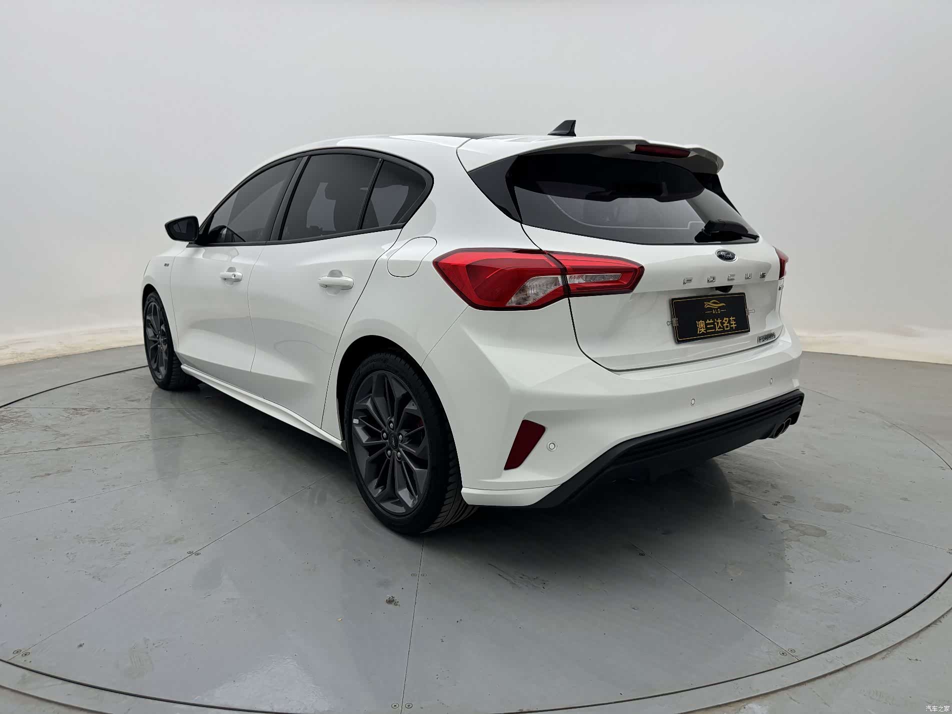 Ford Focus, 2023 8