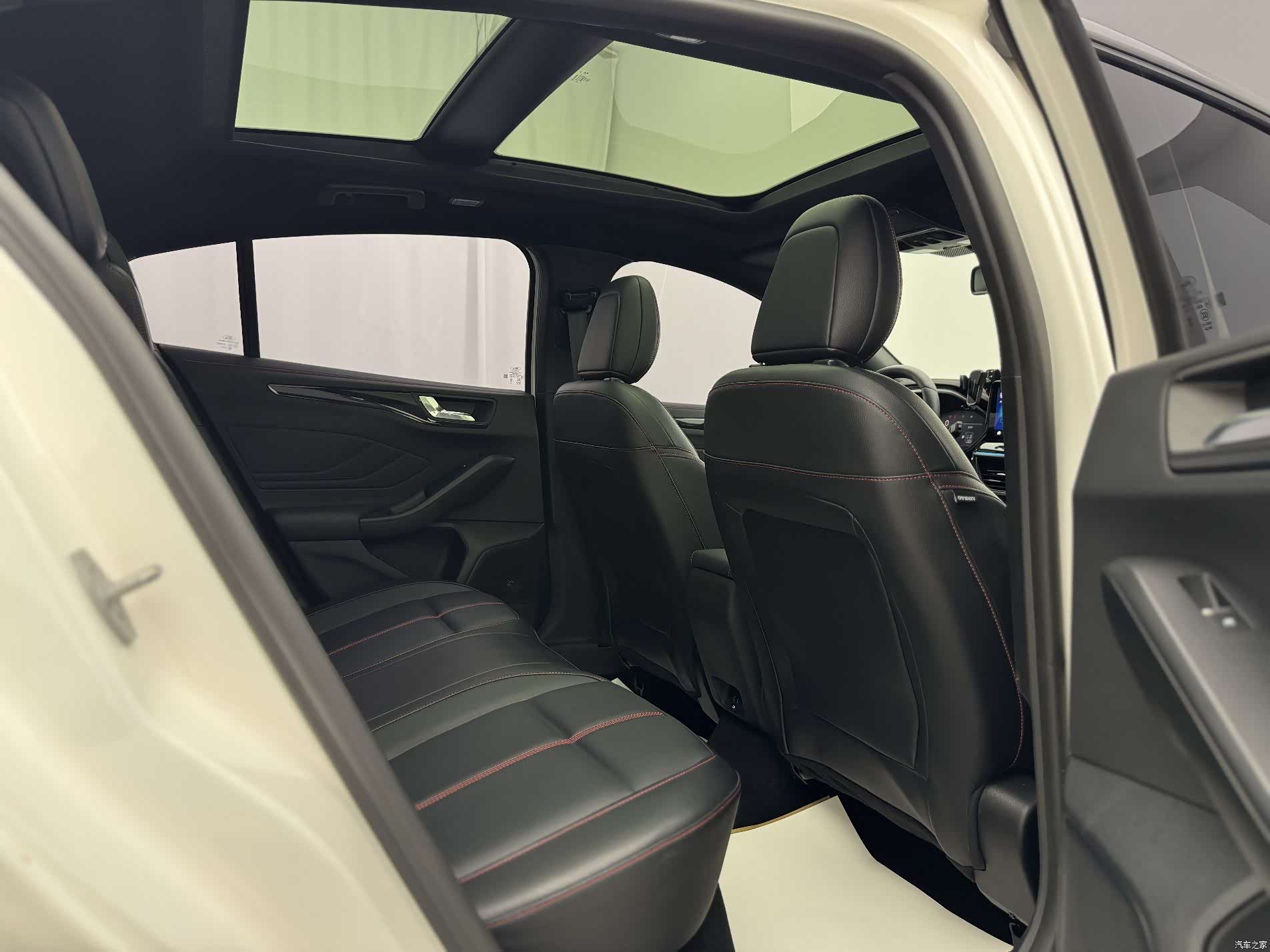 Ford Focus, 2023 19