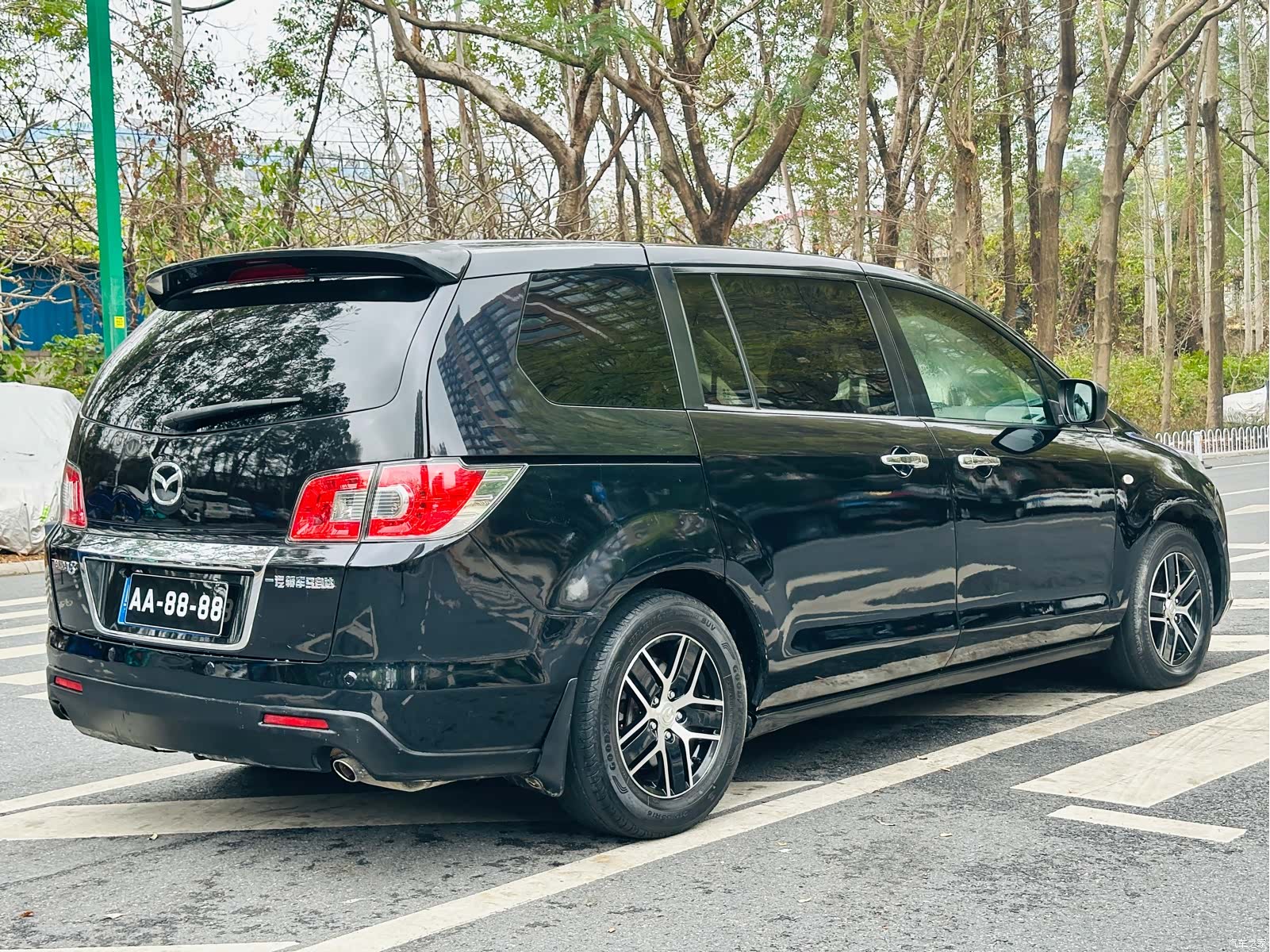 Mazda 8, 2013 12