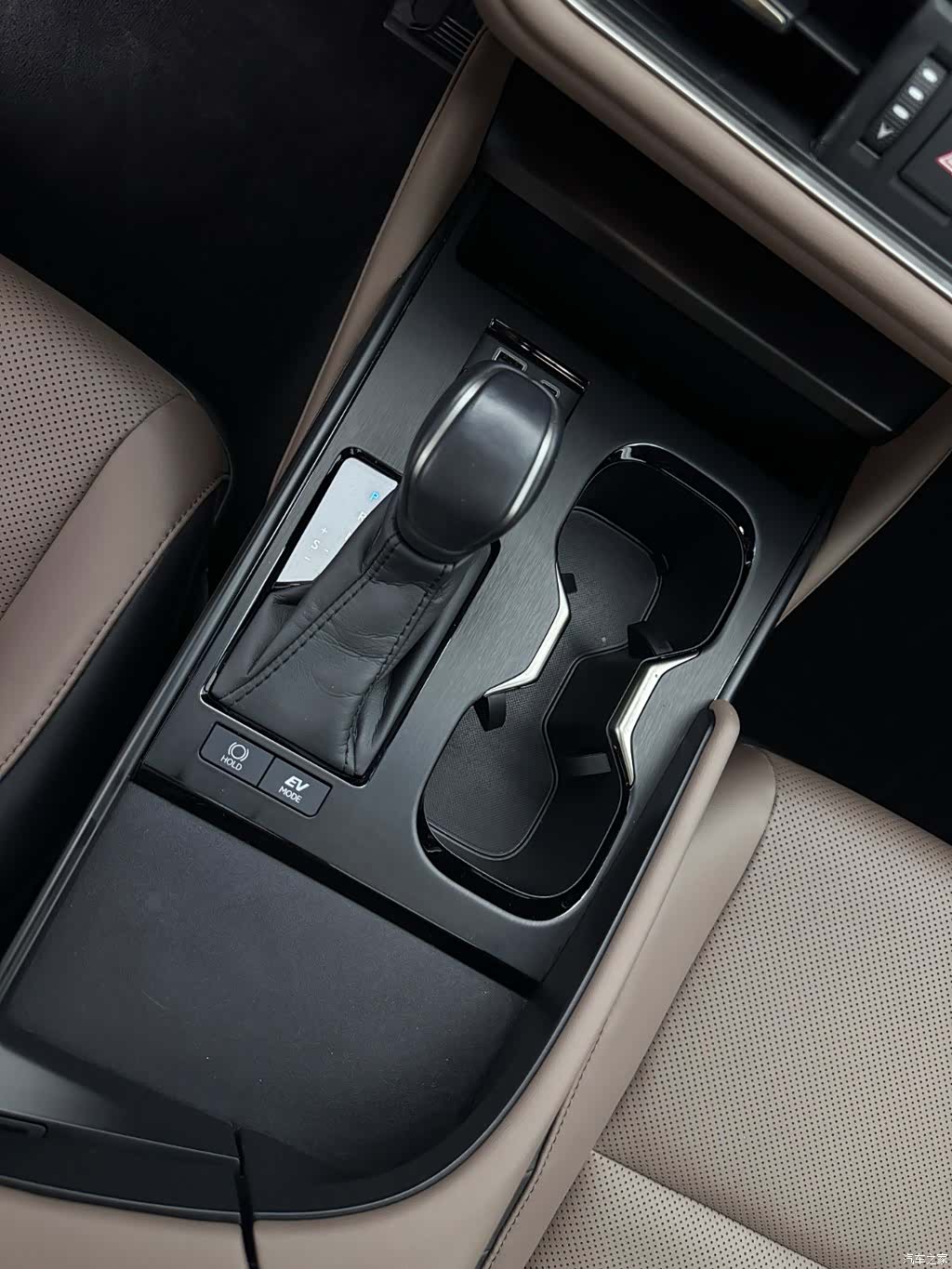 Lexus ES, 2025 14