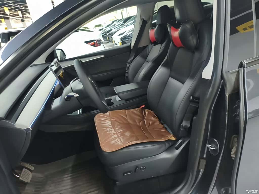 Tesla Model Y, 2024 15