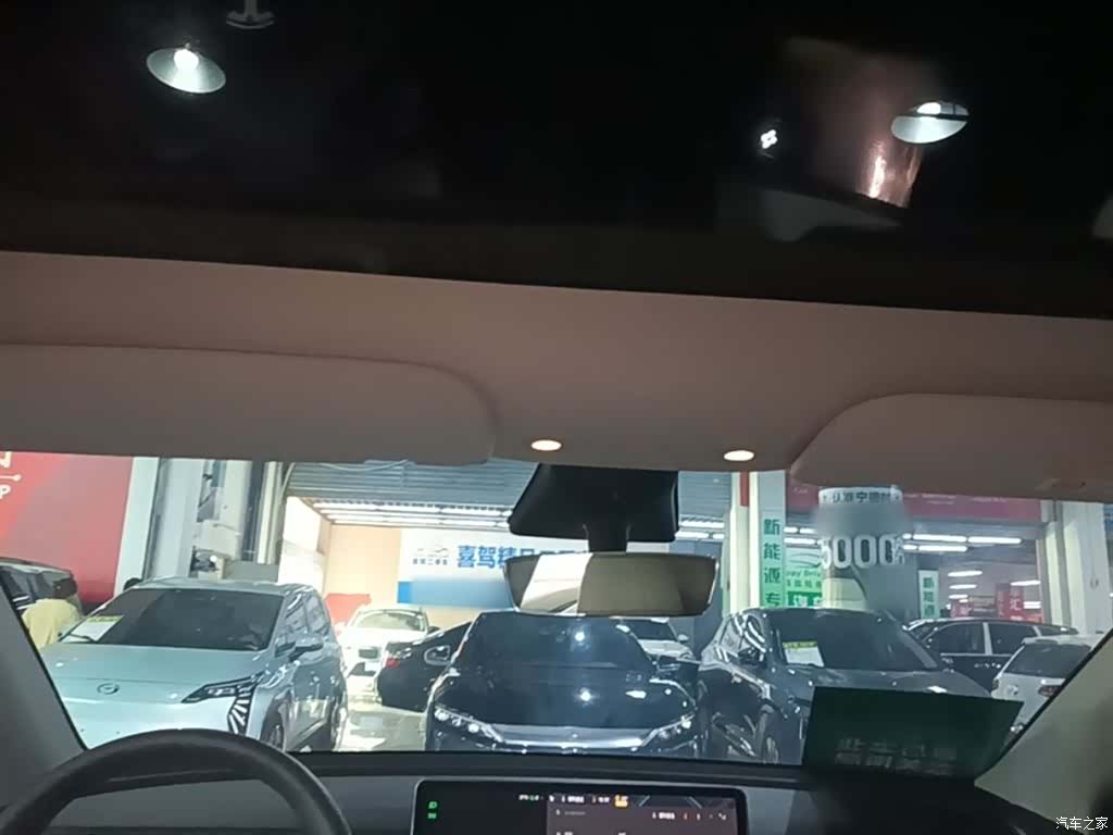 Tesla Model Y, 2023 18