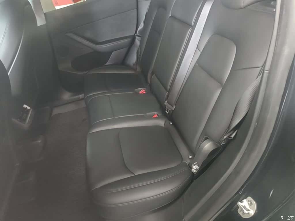 Tesla Model Y, 2024 17
