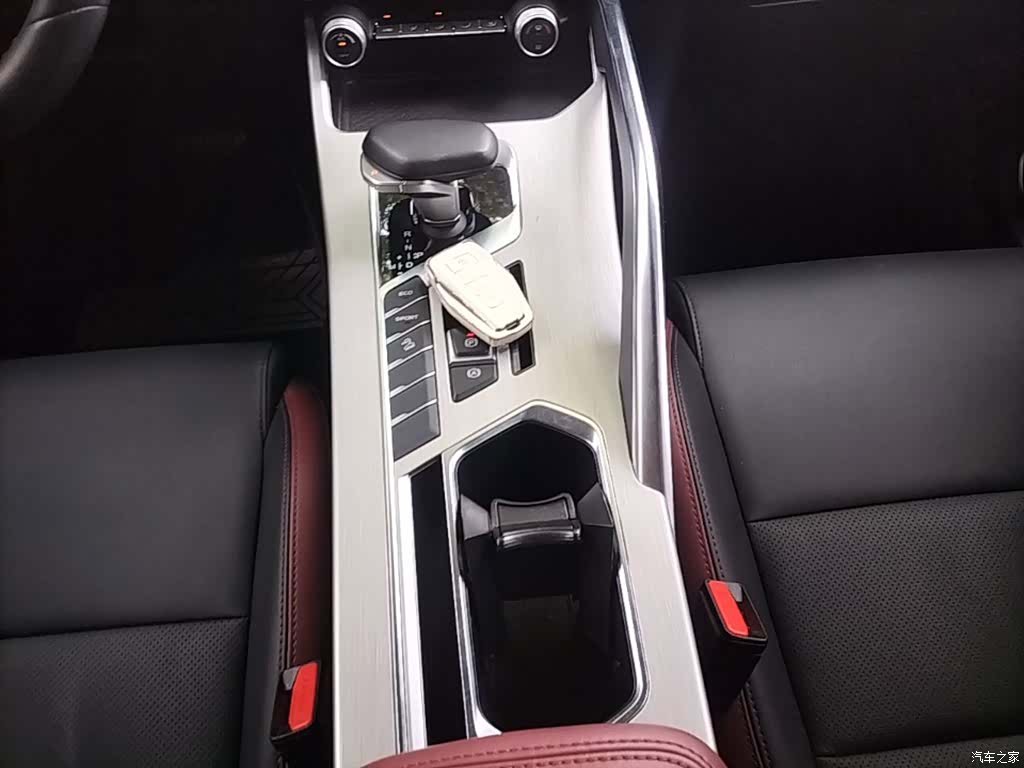 Geely Coolray, 2022 14