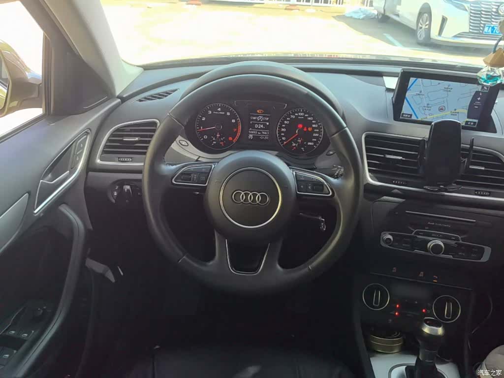 Audi Q3, 2018 11