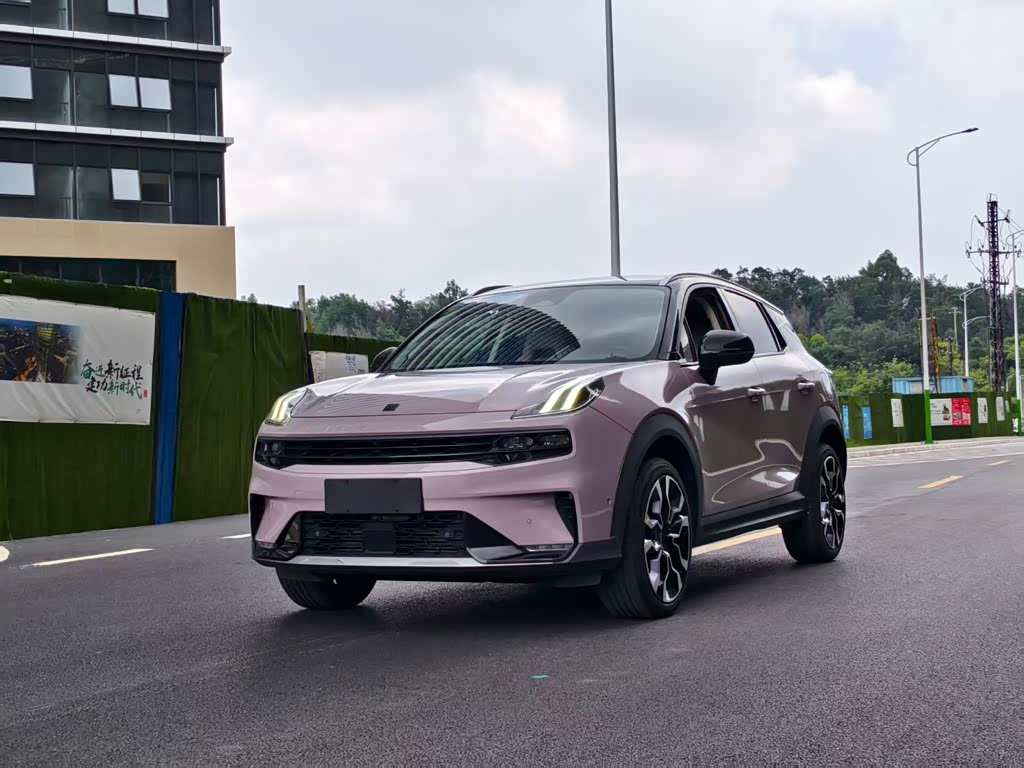 Lynk & Co 06