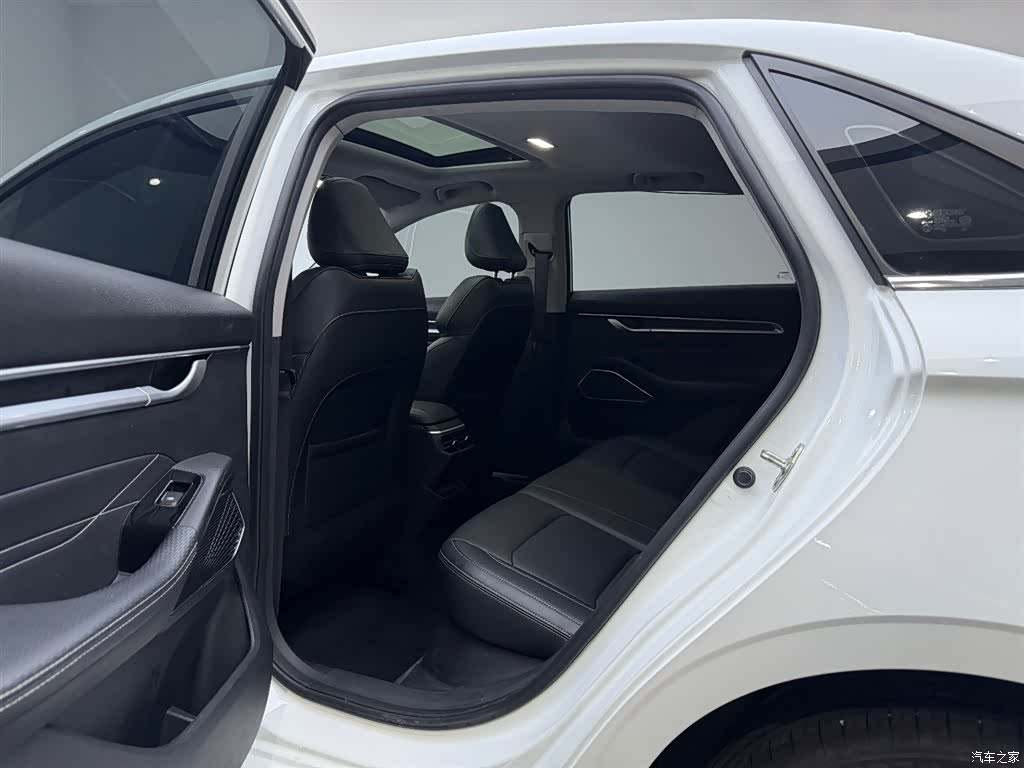 Geely Emgrand, 2022 9