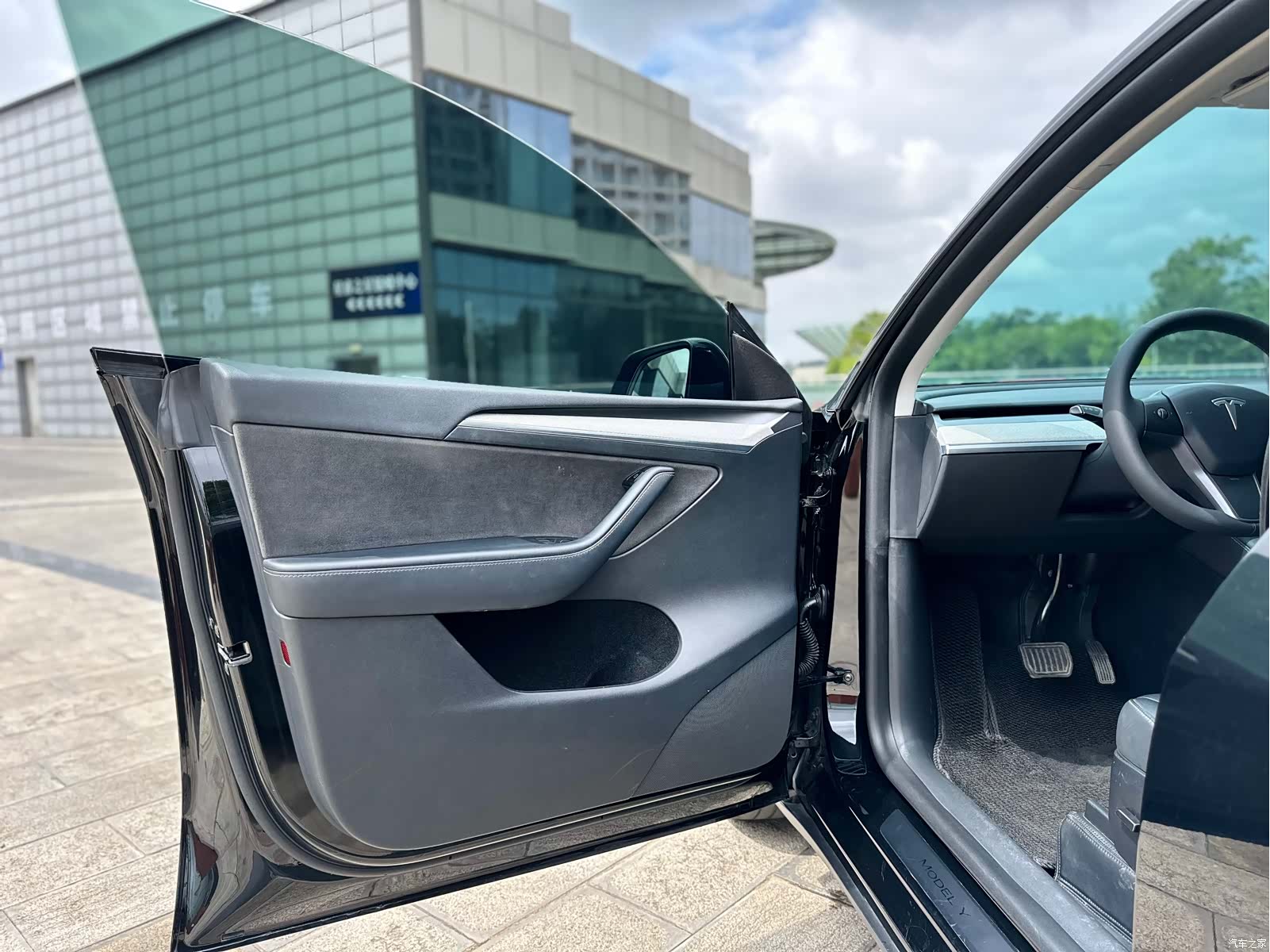 Tesla Model Y, 2023 10