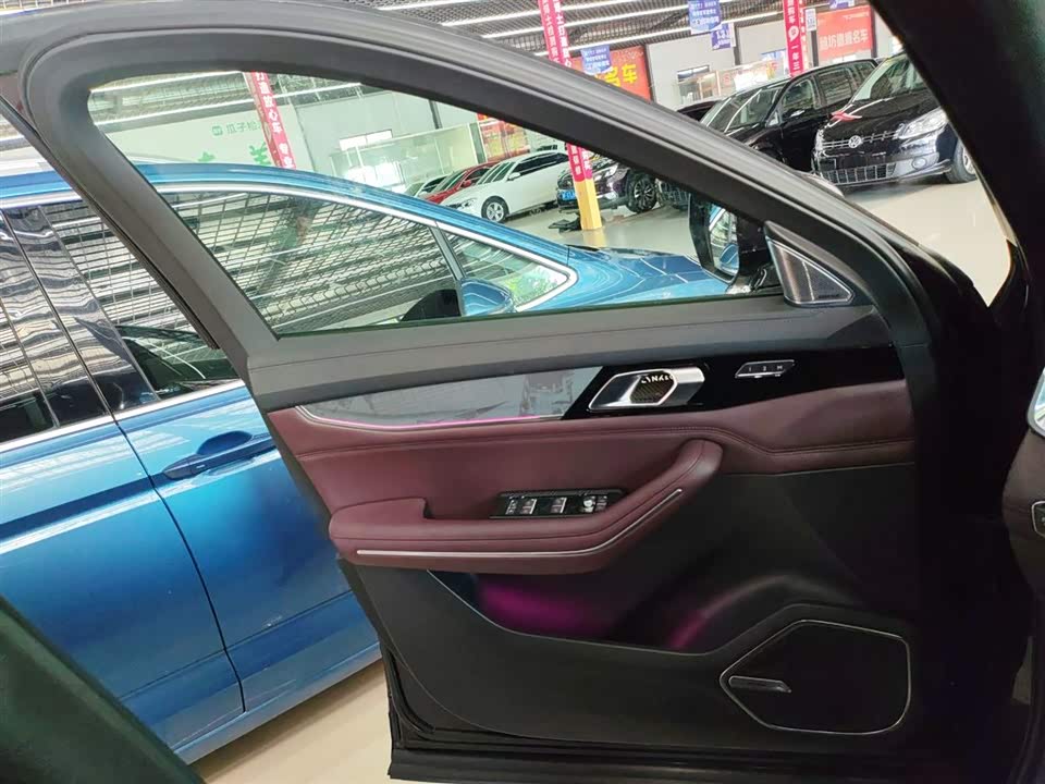 Lynk & Co 09