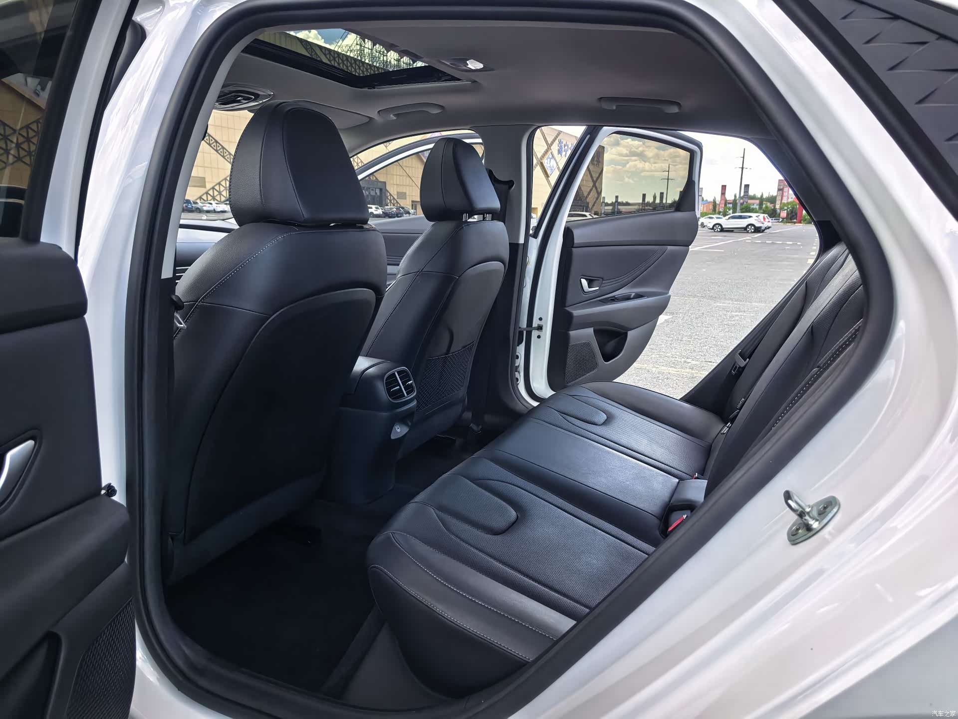 Hyundai Elantra, 2023 9