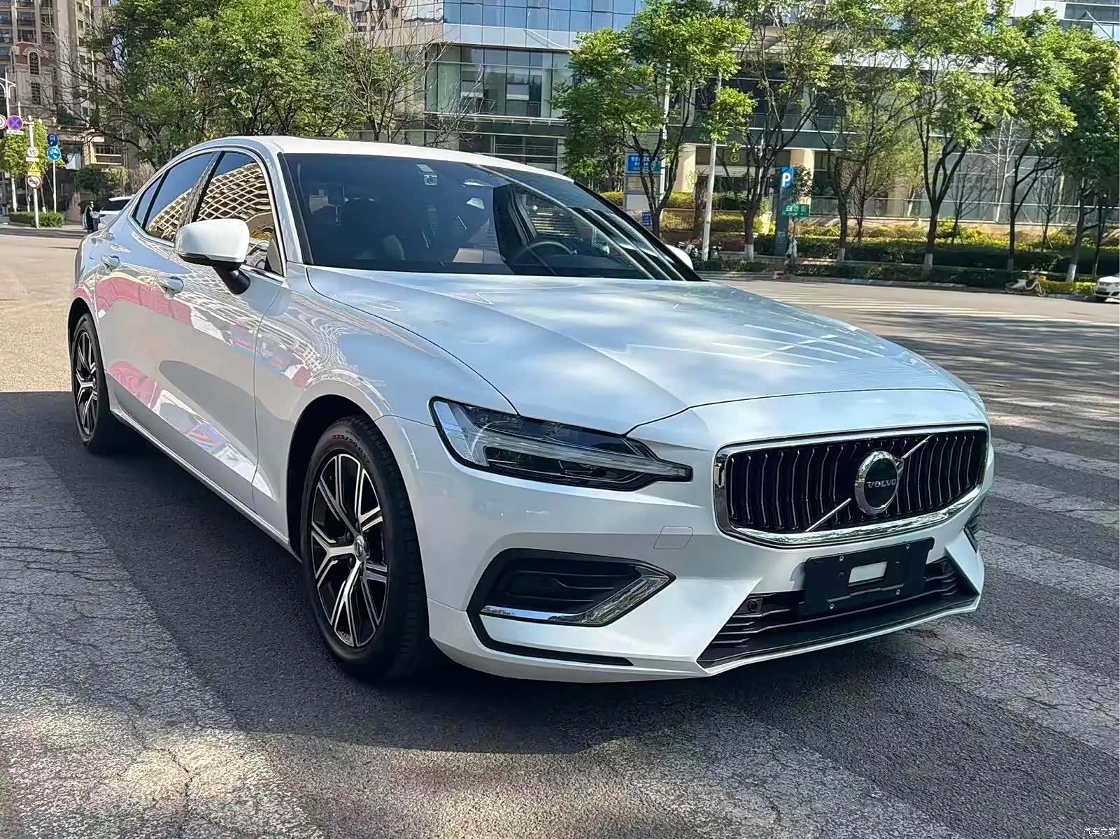 Volvo S60, 2023 3