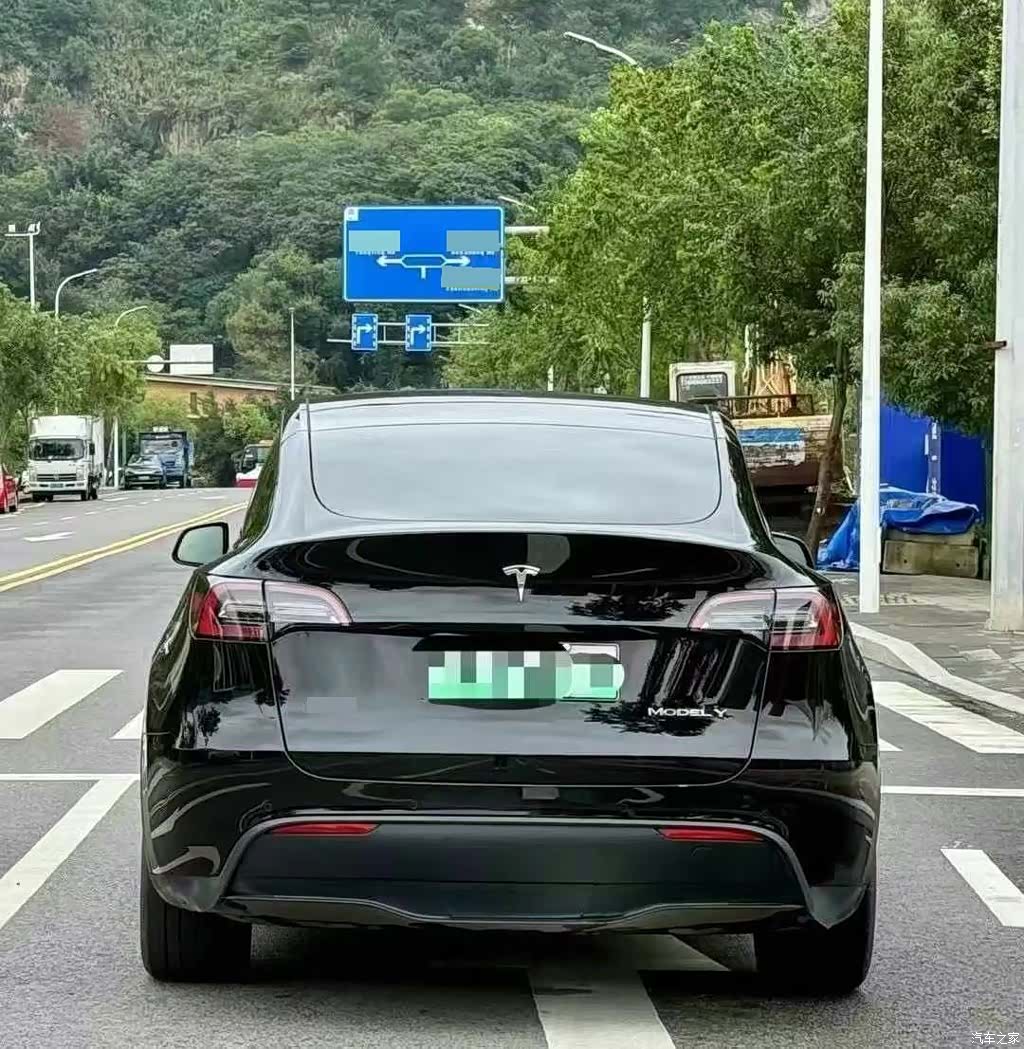 Tesla Model Y, 2022 3