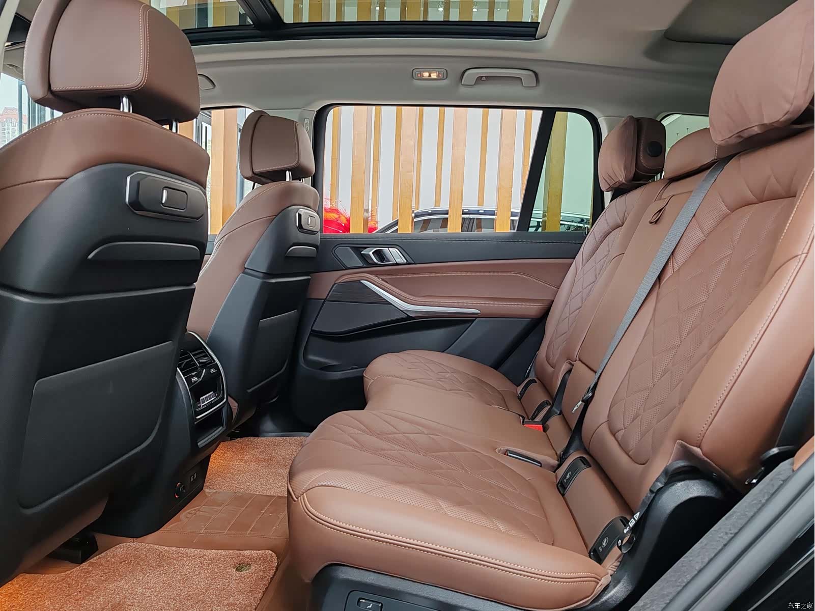 BMW X7, 2023 9