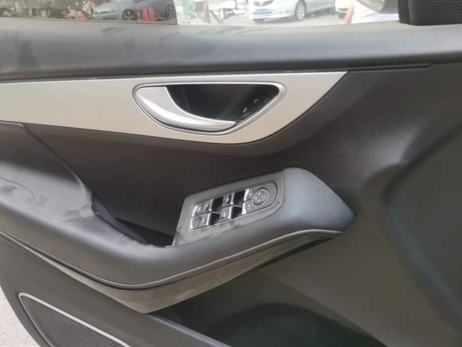 Zotye SR7