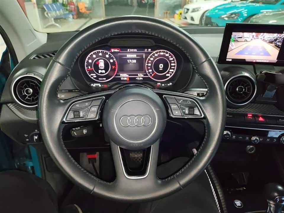 Audi Q2L