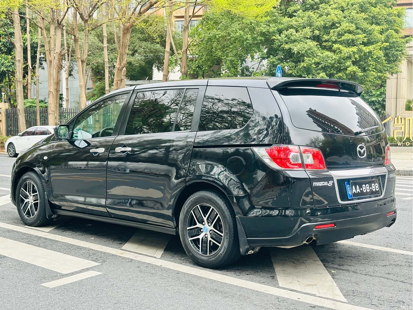 Mazda 8, 2013 11