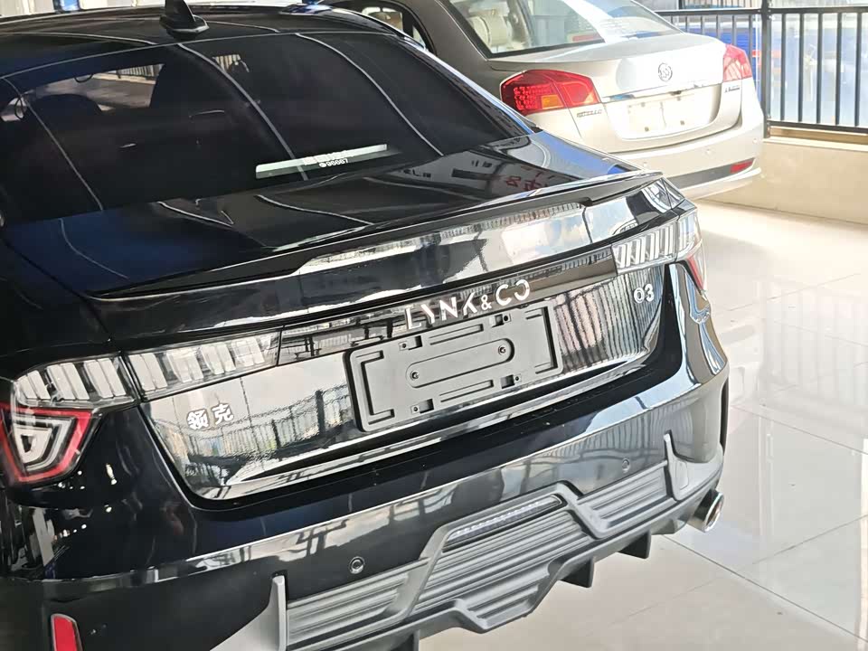 Lynk & Co 03