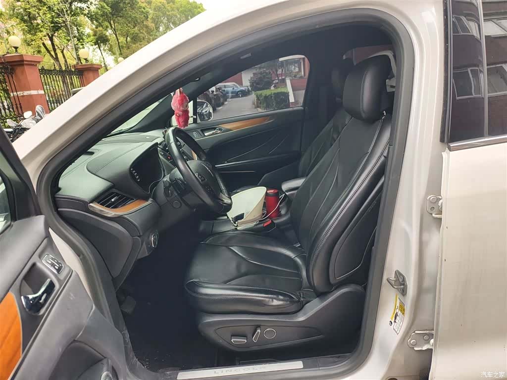 Lincoln MKC, 2018 8